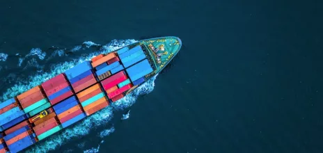 cargo rempli de containers import/export