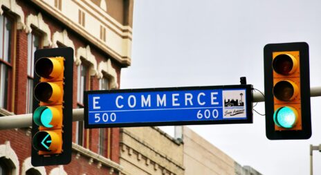 panneau de signalisation où il est inscrit 